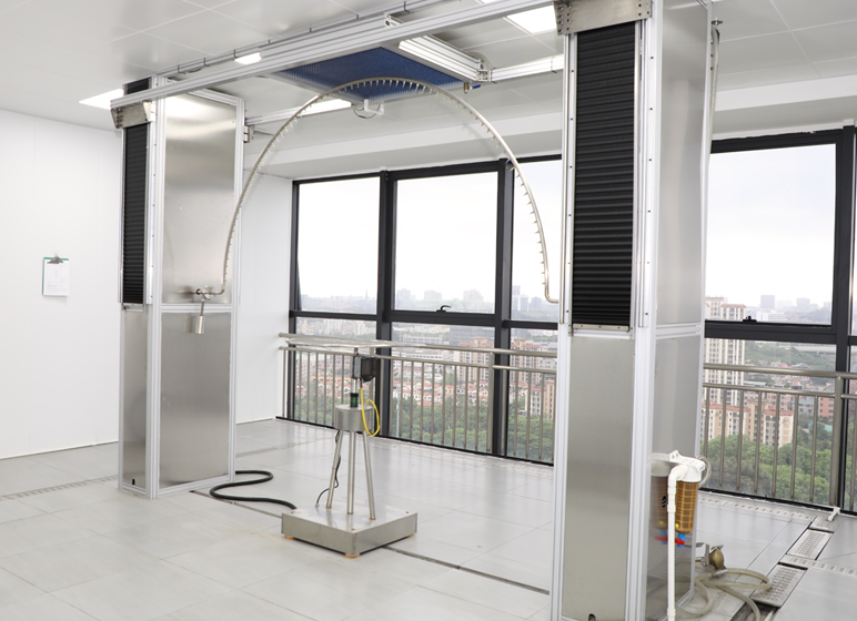 Vista interior del laboratorio tecnológico moderno